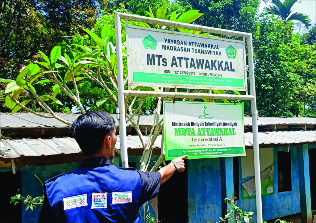 SiBara ACTion Salurkan Bantuan Meja dan Perlengkapan Sekolah untuk MTs Attawakkal di Desa Neglasari,&nbsp;Sukabumi